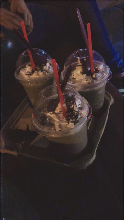 #night #frappe #moka #cappuchino # Chocolate Shake Snap, Food Snaps Night, Dairy Milk Chocolate Snap, Friendship Photo, Alcoholic Drinks Pictures, Night Snap, Restaurant Drinks, Car Food, Skin Care Basics