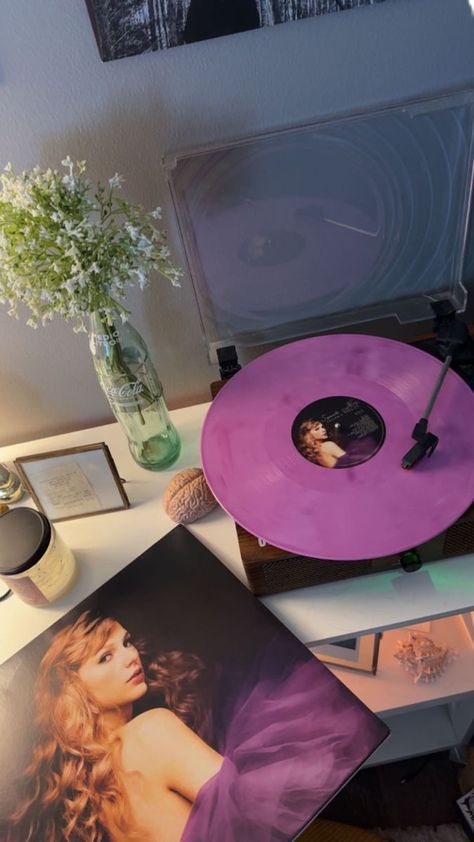 taylor swift, speak now, taylor’s version, purple, vinyl, shelf, music, record Taylor Swift Records, Swiftie Core, Taylor Swift Vinyl, Taylor Swift Cd, Swiftie Aesthetic, Taylor Version, Vinyl Shelf, Purple Vinyl, Vinyl Aesthetic