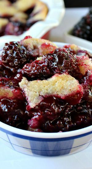 Blackberry Cobbler Blackberries Cobbler, Cabin Snacks, Paleo Blackberry Cobbler, Oats Dessert, Easy Blackberry Cobbler, Blackberry Crisp, Berry Cobbler Recipes, Crunch Topping, Blackberry Dessert