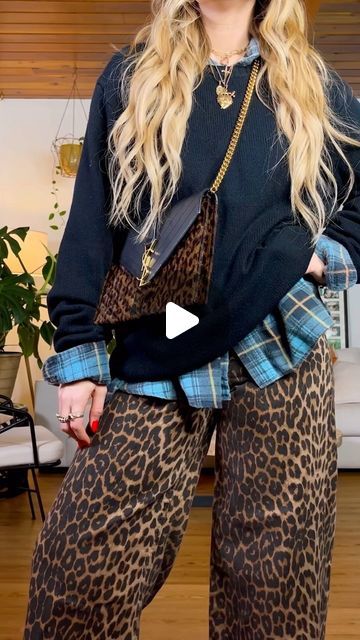 nicole a sereda on Instagram: "me 🤝 mixing leopard print and plaid" Plaid And Leopard Outfits, Mixed Prints Outfit, Cheetah Print Outfits, Outfit Verano, Leopard Outfits, Blogger Inspiration, Plaid And Leopard, Animal Print Outfits, Plaid Outfits