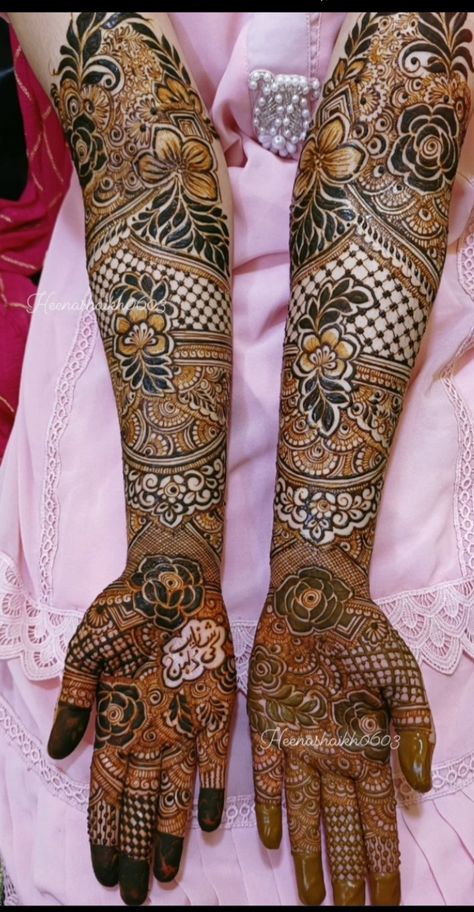 Mehendi Designs For Hands For Bride, Bridal Dubai Mehndi Designs, Muslim Bridal Mehndi Designs Unique, Beautiful Simple Mehndi Design, Bridal Mehandi, Legs Mehndi Design, Mehndi Designs Bridal Hands, Simple Mehndi Designs Fingers, Very Simple Mehndi Designs