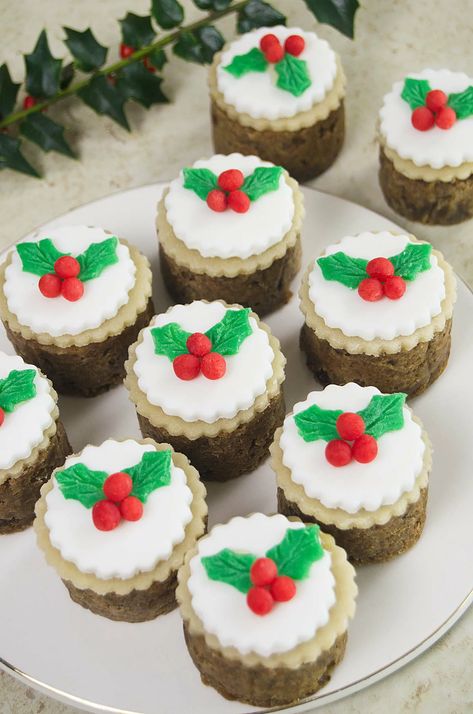 Mini Christmas Cakes (Traditional Irish Fruit Cakes) - Prepare and Serve Mini Fruit Cakes Christmas, Boiled Fruit Cake, Christmas Bundt Cake, Mini Christmas Cakes, Fruit Cake Recipe, Irish Christmas, Fruit Cake Christmas, Fruit Cakes, Christmas Baking Recipes