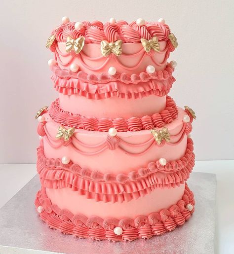 Kitsch Wedding Cakes: 17 Instagram-Worthy Wedding Cakes Kitsch Wedding, Coral Cake, Bakery London, Vintage Sweets, Vintage Birthday Cakes, Aesthetic Cake, Decorative Cakes, London Cake, Bow Cakes