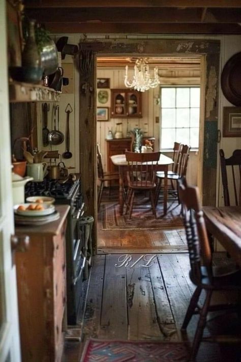 1800s Farmhouse Interior, Old Farmhouse Aesthetic Interior, Eclectic Farmhouse Living Room, Calming Decor, Cottage House Interior, Farmhouse Decor Ideas, Cottage Interior, Old Cottage, Apartment Aesthetic