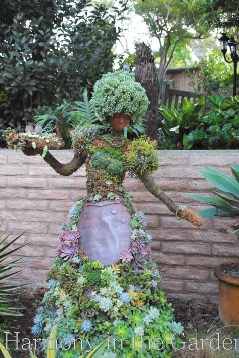 Taman Diy, Garden Whimsy, Garden Girls, Whimsical Garden, Diy Garden Projects, Cactus Y Suculentas, Botanic Garden, Garden Crafts, Succulents Garden