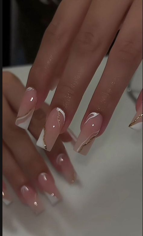 Get your fingertips ready for the most glamorous night of the year with these fabulous New Year’s nails that scream celebration! White Nails Aesthetic Vintage, Formal Nails Classy White, French Nail Inspo Coffin, Homecoming Nails Coffin, Classy Baddie Nails Short, Simple Classy Baddie Nails, French Tip Acrylic Nails Long, Classy Graduation Nails, Famous Nails