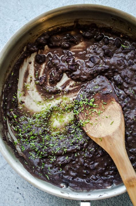 These healthy refried beans with chile and lime are made with canned beans that are mashed with spices and lots of flavor! They can be ready in under 10 minutes and are the perfect easy Mexican side dish. #glutenfree #Blackbeans #healthymexicanfood #mexicansidedish | www.sweetcayenne.com Black Bean Mash, Healthy Refried Beans, Healthy Black Bean Recipes, Mexican Side Dish, Bean Mash, Mojo Chicken, Refried Black Beans, Mexican Side, Healthy Mexican Recipes