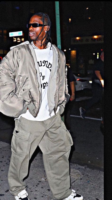 Travis Scott Streetwear, Travis Scott Drip, Travis Scott 1s Outfit, Travis Scott Fits, Travis Scott Style, 2000s Hip Hop Fashion, Travis Scott 1s, Travis Scott Outfits, Travis Scott Fashion