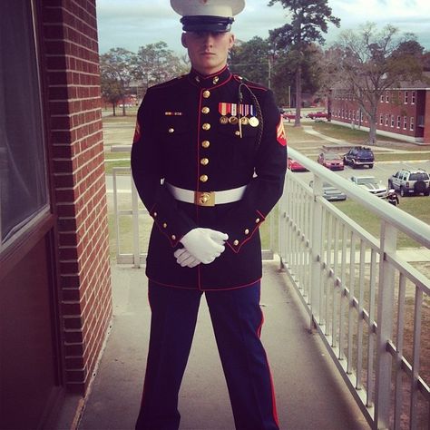 Marine Marine Uniform Men, Us Marines Uniform, Marine Men, Marine Corps Uniforms, Marines Uniform, Military Guys, Marines Corps, Marine Uniform, Semper Fi