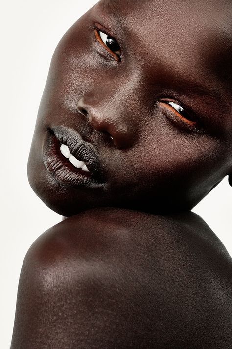 L'Officiel Germany June 2017 Shanelle Nyasiase by Federico Barbieri Shanelle Nyasiase, High Fashion Makeup Editorial, Fashion Editorial Makeup, High Fashion Makeup, Alfred Stieglitz, Dark Skin Beauty, Model Inspo, Best Face Mask, Model Face