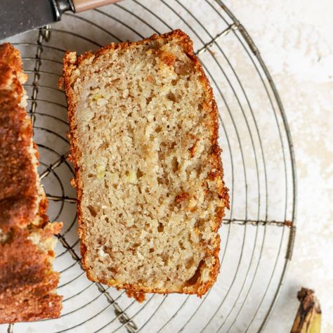 Banana Ricotta Cake, Ricotta Banana Bread, Banana Ricotta, Ricotta Bread, Ricotta Cheese Desserts, Sour Cream Banana Bread, Ricotta Cheese Recipes, Fall Baking Recipes, Ricotta Recipes