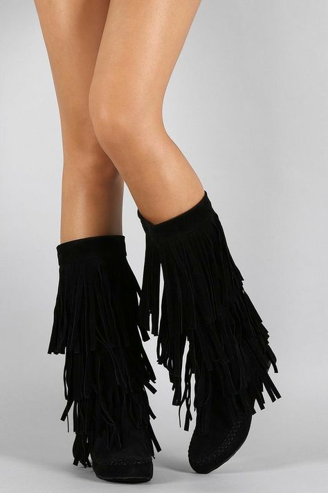 Fringe Moccasin Boots, Fringe Moccasins, Suede Fringe Boots, Moccasin Boots, Fringe Boots, Online Clothing Boutiques, Stockholm Fashion, Suede Fringe, Mode Inspo