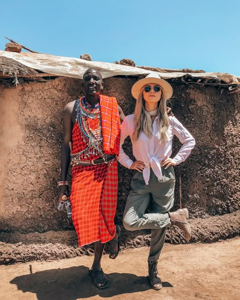 Heading on Safari? Here's Exactly What You Should Pack.- TownandCountrymag.com Africa Safari Clothes, Safari Outfit Women, Moda Safari, Safari Clothing, Safari Clothes, Nighttime Outfits, Safari Fashion, Tropical Safari, Africa Outfits