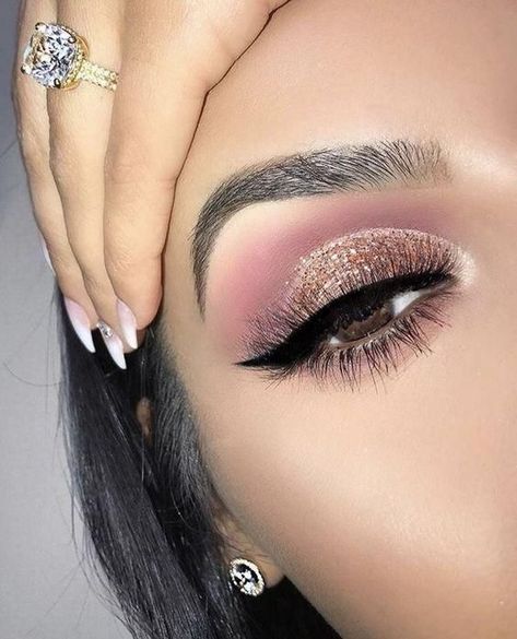 Rosa Make-up, Makeup Kawaii, Rose Gold Eye Makeup, Pageant Makeup, Make Up Gold, Rose Gold Eyeshadow, Gold Eye Makeup, Glitter Rosa, Rose Gold Makeup