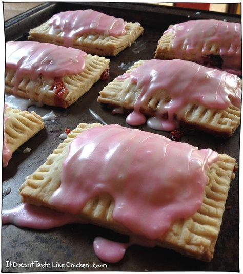 Homemade baked Vegan Strawberry Pop Tarts! Umm... yes please!!! This is a fun baked treat for kids or to take to a party, just look how cute they are! #itdoesnttastelikechicken Strawberry Recipes Vegan, Vegan Poptarts, Strawberry Pop Tarts, Store Strawberries, Strawberry Pop, Vegan Brunch Recipes, Poptart Recipe, Strawberry Pop Tart, Vegan Kids Recipes