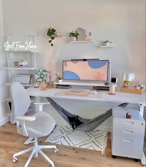 White Desk Setup, Cozy Desk Setup, Women Home Office, Office Ideas For Women, Home Office Ideas For Women, Cozy Desk, Study Desk Decor, Work Office Decor, Cozy Home Office