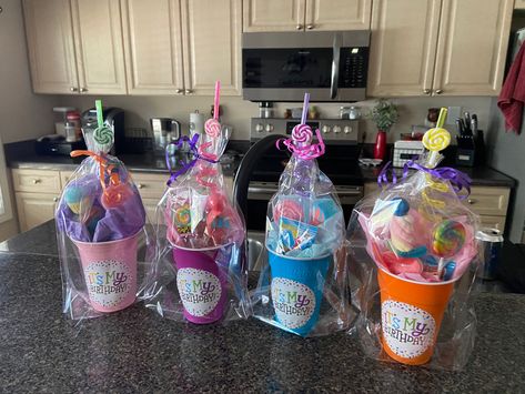 Summer Kids Party, Return Gifts For Kids, Birthday Party At Park, Candy Cups, Birthday Return Gifts, Kids Party Gift, Teacher Appreciation Gifts Diy, Diy Wine Glasses, Classroom Birthday