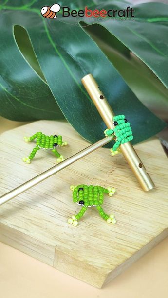 Bead Frog, Beaded Frog, Pony Bead Crafts, Star Shoe, Beaded Crafts, Beaded Animals, Beading Projects, Wire Crafts, Fun Diy Crafts