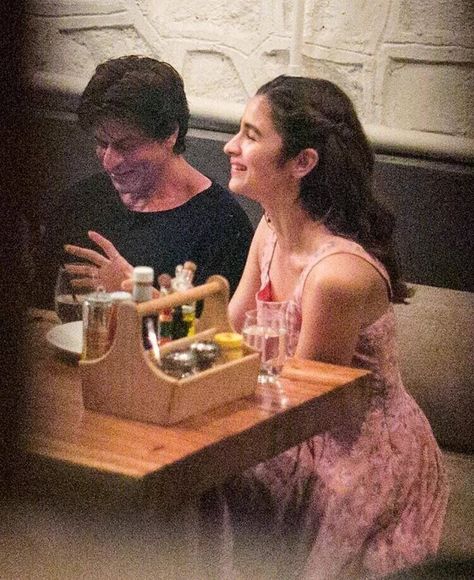 wrap party, with Alia July 2016 Alia Bhatt Varun Dhawan, Billie Eilish Ocean Eyes, Vintage Bollywood Aesthetic, Jenner Girls, Dear Zindagi, Lily Maymac, Alia Bhatt Photoshoot, Katrina Kaif Photo