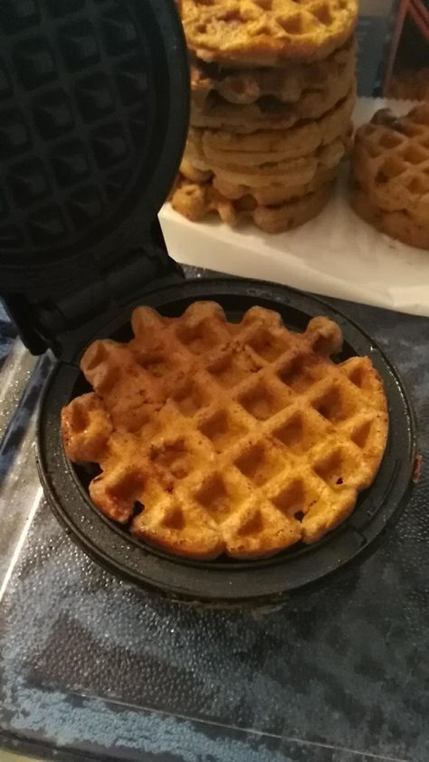 PANCAKE & WAFFLE 2 Recipes ... Oatmeal Waffles, Medifast Recipes, Potato Waffles, Waffle Maker Recipes, Sweet Potato Waffles, Creamy Lemon Chicken, Lean And Green Meals, Waffles Maker, Waffle Iron