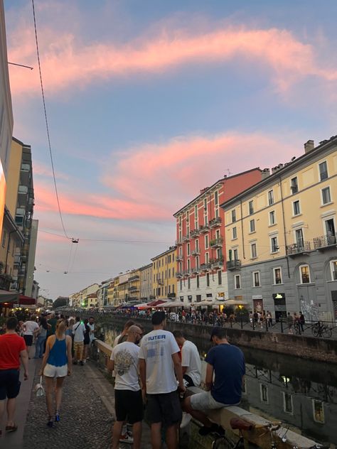 Inter Railing, Milan Navigli, Milan Summer, Milan Itinerary, Navigli Milano, Milan Travel, Italy Summer, Green Screen Video Backgrounds, Italy Aesthetic