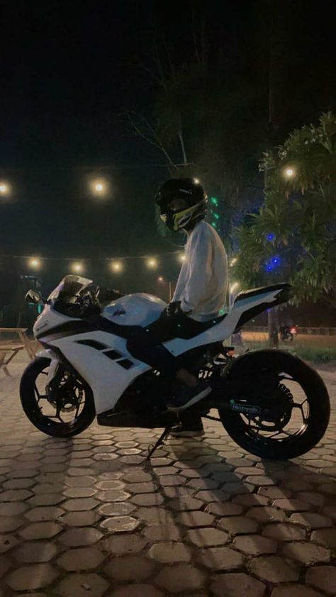 Ninja 250fi Superbike Wallpaper, Motor Balap, Biker Photos, Muka Lelaki, Motorcycle Guy, Biker Photography, Night Ride, Motor Mobil, Bike Aesthetic