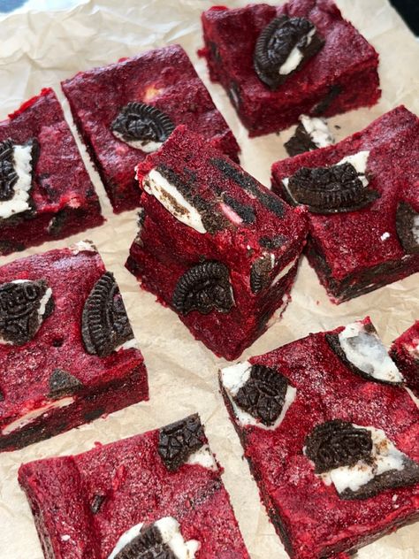 Red velvet Oreo Brownie- No eggs Red Velvet And Oreo Cake, Red Velvet Brownie Recipes, Red Velvet Brookies, Red Velvet Oreo Truffle Brownies, Red Velvet Oreo Brownies, Egg Less Brownies, Red Velvet Oreo Cake, Red Velvet Brownies Recipe, Oreo Brownies Recipe