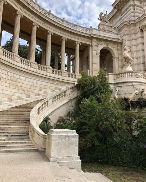 Beige Aesthetic Minimalist, Alternative Luxe, White Beige Aesthetic, Light Academia Aesthetic, Aesthetic Minimalist, Minimalist Architecture, Paris London, Classical Architecture, Academia Aesthetic