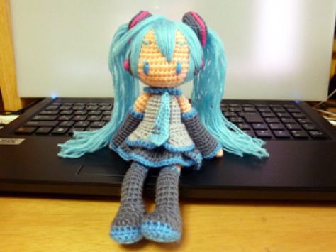 Hatsune Miku Miku Crochet, School Crochet, Aesthetic Patterns, Easy Crochet Animals, Crochet Aesthetic, Confection Au Crochet, Crochet Frog, Kawaii Crochet, Crochet Simple