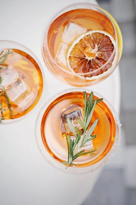 Sliced Orange Fruit in Clear Drinking Glass · Free Stock Photo Shake It Up, Orange Cocktails, Herbal Tea Blends, Fancy Drinks, Ketogenic Diet Plan, Cocktail Recipes Easy, Common Ground, Easy Cocktails, Summer Refreshments