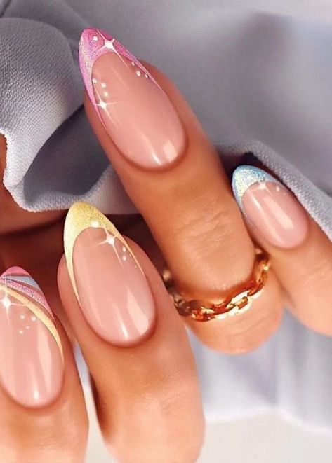 Summer Nails 2023: Almond Nails - Gist94 Almond Nails August, Summer Nails 2023 Almond, French Tip Ideas, Uñas Coquette, Almond Nails Designs Summer, August Outfits, Almond Nails French, Summer Nails 2023, Short Almond Nails