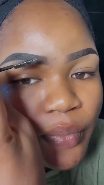 Eyebrows tutorials #viralvideo #eyebrowtutorial #makeup tutorial p Easy Eyebrows For Beginners, How To Do Eyebrows For Beginners, Eyebrows For Beginners, Brow Hacks, How To Do Eyebrows, Dark Eyebrows, Stencils Tutorials, Eyebrow Design, How To Draw Eyebrows