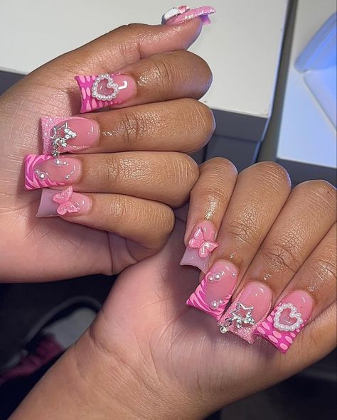 Duck Shaped Nails Short, Minimalist Nails Black Women, Minimalist Nails Black, Short Minimalist Nails, Short Nails Black Women, Extra Short Nails, Short Nails Black, Nails Pink Acrylic, Nails Black Women