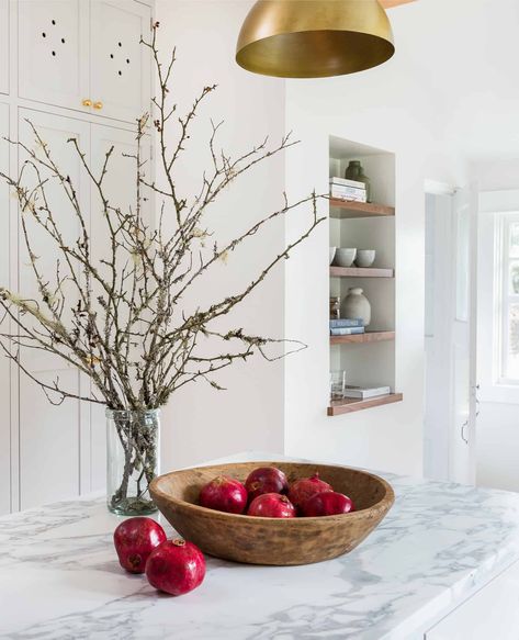 Our Top Kitchen Styling Ideas plus 15 Fab Decor Buys 8 Feng Shui Your Bedroom, Heidi Caillier, Burgundy Living Room, Wood Shelving, Two Tone Kitchen, Kitchen Island Decor, Splashback Tiles, Island Decor, Simple Room