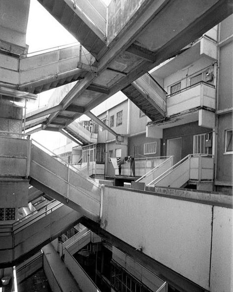 Brutalism Feed on Instagram: “Franz Di Salvo Le Vele di Scampia Naples 1962 - 1967 Follow @truebrutalism for Brutalism post everyday! Go on | DM or Email us your photos…” Space Habitat, Future Cities, Architecture Styles, Brutalism Architecture, Interesting Buildings, Brutalist Architecture, Urban Architecture, Classical Architecture, Environment Design