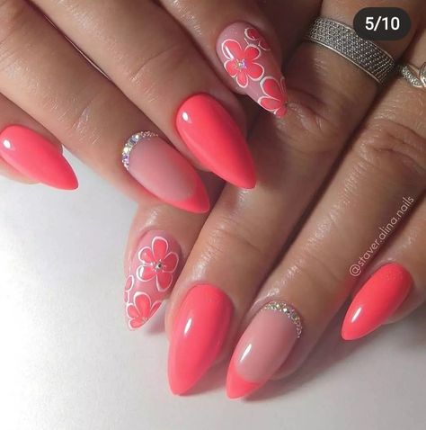 Manicure Nails Design, Manicures Ideas, Manicure 2022, Peach Colored Nails, Manicure Short, Almond Shaped Nails Designs, Nails Shape, Nails Quotes, Peach Nails