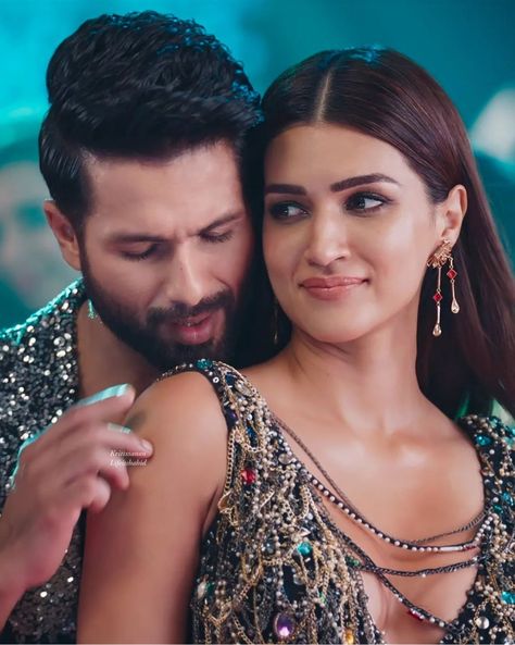 Bollywood Scenes, Romantic Bollywood, Kriti Senon, Ariel Winter, Shahid Kapoor, Kriti Sanon, Cute Couples Photos, Couples Photos, Ariel