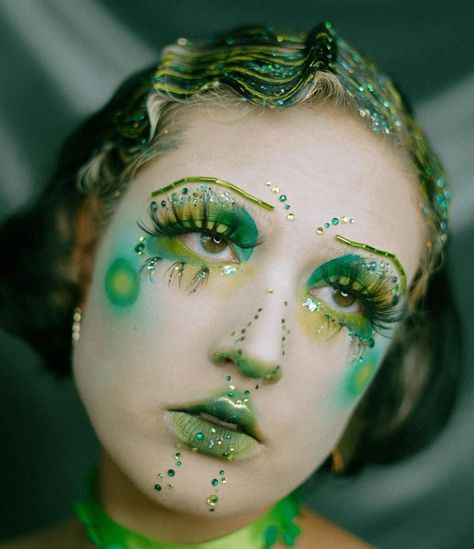 Green Fairy Makeup, Dragon Makeup, Spirit Costume, Alien Makeup, Creepy Halloween Makeup, Water Spirit, Heavy Makeup, Theatrical Makeup, Green Fairy