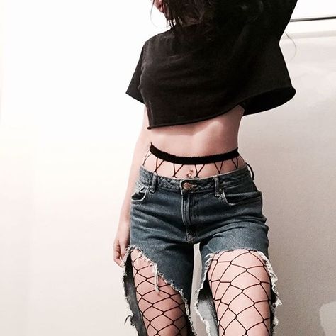 EMS🧛🏼‍♀️ (@emmaxnoir) • Instagram photos and videos Pink Wednesday, Vestiti Edgy, Egirl Fashion, Mode Emo, E Girl Outfits, Mode Hipster, Mode Grunge, Moda Emo, Aesthetic Grunge Outfit