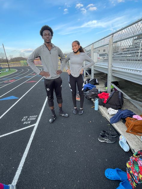 Track Workout Outfits, Track And Field Couples, Track Couple Goals, Track Boyfriend, Track Couples, Track Szn, Athletic Couples, Track Season