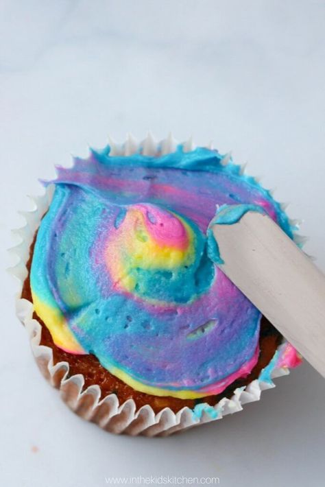 Tie Dye Cupcakes Frosting, Food Coloring Tie Dye, Tie Dye Frosting, Tie Dye Cupcakes, Cool Whip Frosting, Cookie Monster Cupcakes, Swirl Tie Dye, Silicone Cupcake Liners, Swirl Cupcakes