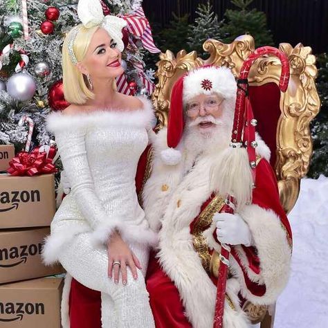 Celebrities Celebrate The Holidays 2019: Christmas, Hanukkah And More Celebrities Christmas, Celebrity Christmas, Holiday Memes, American Idol Judges, Christmas Trivia, Cuffing Season, Celebrity Stars, Olivia Culpo, Christmas Celebration