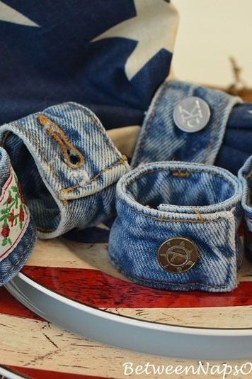 Repurpose Old Jeans, Denim Wreaths, Återvinna Jeans, Denim Bracelet, Denim Party, Denim Rug, Diy Jeans, Denim Baby, Blue Jeans Crafts