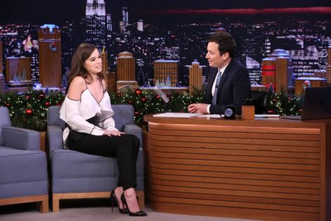 Jimmy Fallon Tonight Show, Jimmy Fallon Show, About Last Night, Universal Studios Orlando, The Tonight Show, Hailee Steinfeld, Tonight Show, Jimmy Fallon, Glam Makeup