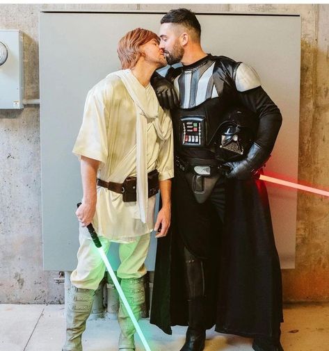 Darth Vader Cosplay, Gay Costume, Gay Dads, Halloween 20, Men Kissing, Kissing Couples, Luke Skywalker, Gay Love, Couple Goals