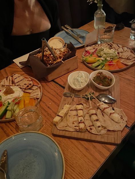 Greek, food, greece, tapas, food, dinner, aesthetic, aesthetic food, aesthetic restaurants, greek dinner, greek tapas, halloumi, snacks, dinner inspo, meal prep, greek food, greek recipes Greek Dinner Aesthetic, Halloumi Snacks, Greek Food Restaurant, Greek Tapas, Meal Prep Greek, Dinner Greek, Tapas Food, Greek Dinner, Snacks Dinner