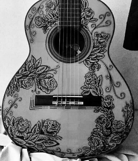 Arte en guitarra. Rosas diseño Guitar Tattoos, Violin Painting, Acoustic Guitar Art, Play 4, Guitar Tattoo, Custom Electric Guitars, Guitar Painting, Beautiful Guitars, Guitar Art