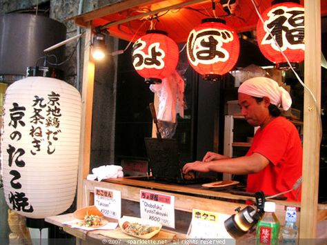 Takoyaki Stall, Food Stand Design, Japan Street Food, Japan Room, Street Food Design, Octopus Balls, Mini Cafe, Japanese Lamps, Food Kiosk