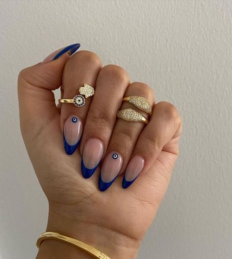 nails Evil Eye On Nails, Almond Nails Designs Evil Eye, Eye Evil Nails, Europe Trip Nail Ideas, Evil Eye Summer Nails, Nail Inspo For Italy, Greece Nails Aesthetic, Colorful Evil Eye Nails, Nail Inspo For Summer 2024