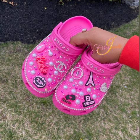 Light Pink Crocs With Charms, Pink Bling Crocs, Cool Crocs, Crocs With Charms, Bedazzled Shoes Diy, Crocs Ideas, Custom Crocs, Pink Crocs, Crocs Fashion